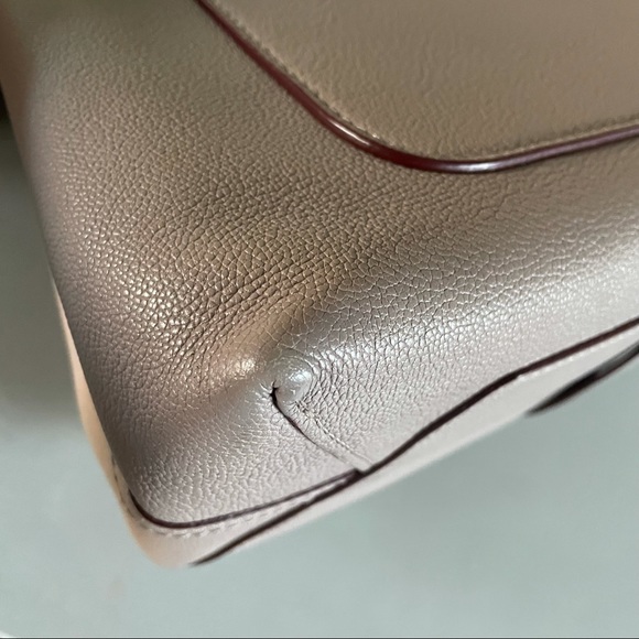 πLouis Vuitton Monogram Very One Handle Mastic Raisin Bag - Picture 5 of 17